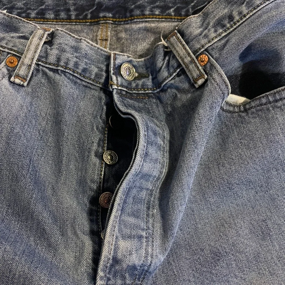 Levi's 501 Jeans Mens 36x30 Light‎ Wash Button Fly Denim Blue Streetwear (34x29)
